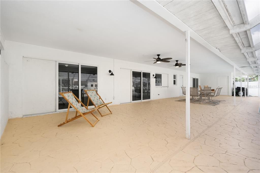 View of terrace with ceiling fan