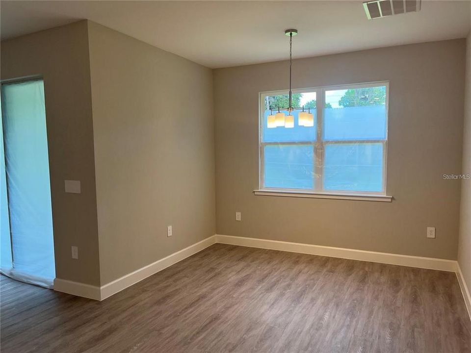 For Rent: $2,500 (3 beds, 2 baths, 1957 Square Feet)