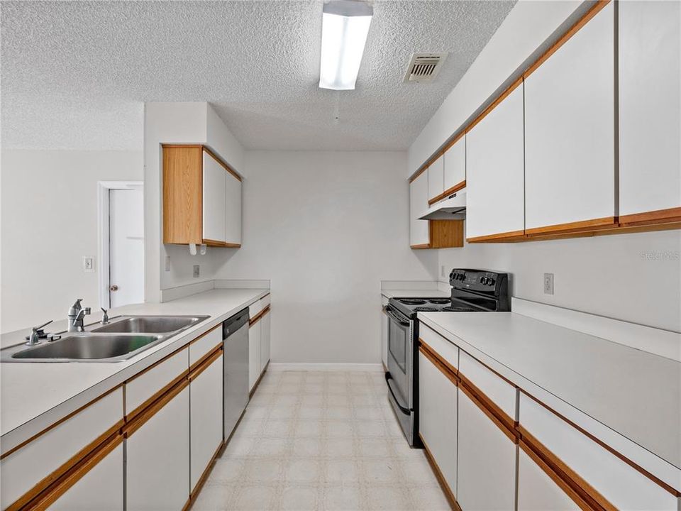 For Sale: $299,000 (3 beds, 2 baths, 1512 Square Feet)