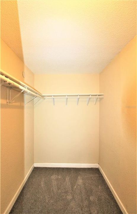 For Rent: $1,650 (1 beds, 1 baths, 714 Square Feet)