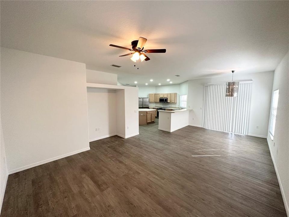 For Rent: $2,100 (4 beds, 2 baths, 2364 Square Feet)