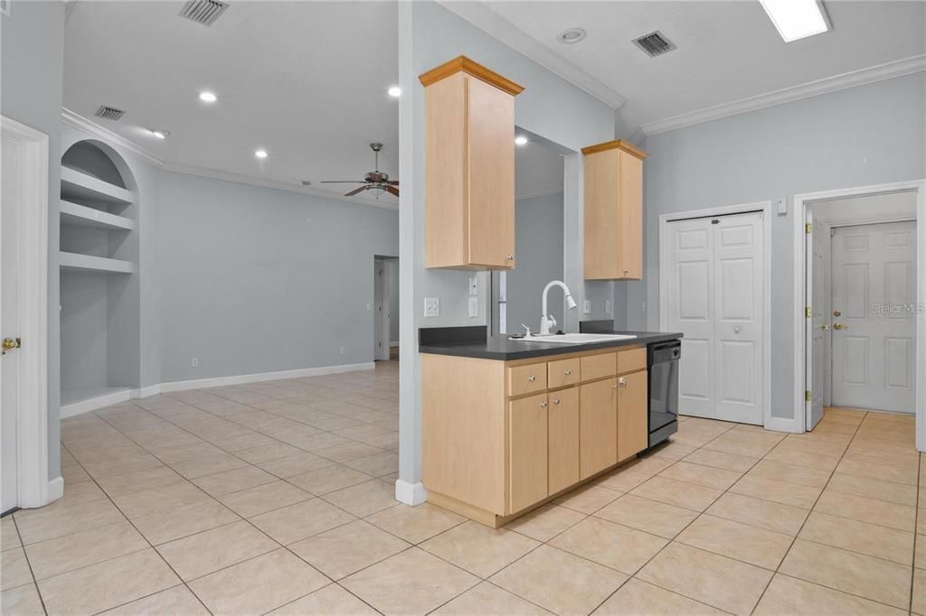 For Rent: $2,200 (3 beds, 2 baths, 1431 Square Feet)