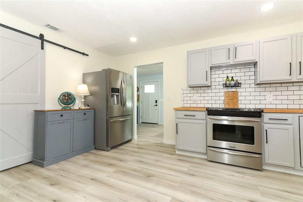 Active With Contract: $429,900 (4 beds, 2 baths, 1492 Square Feet)