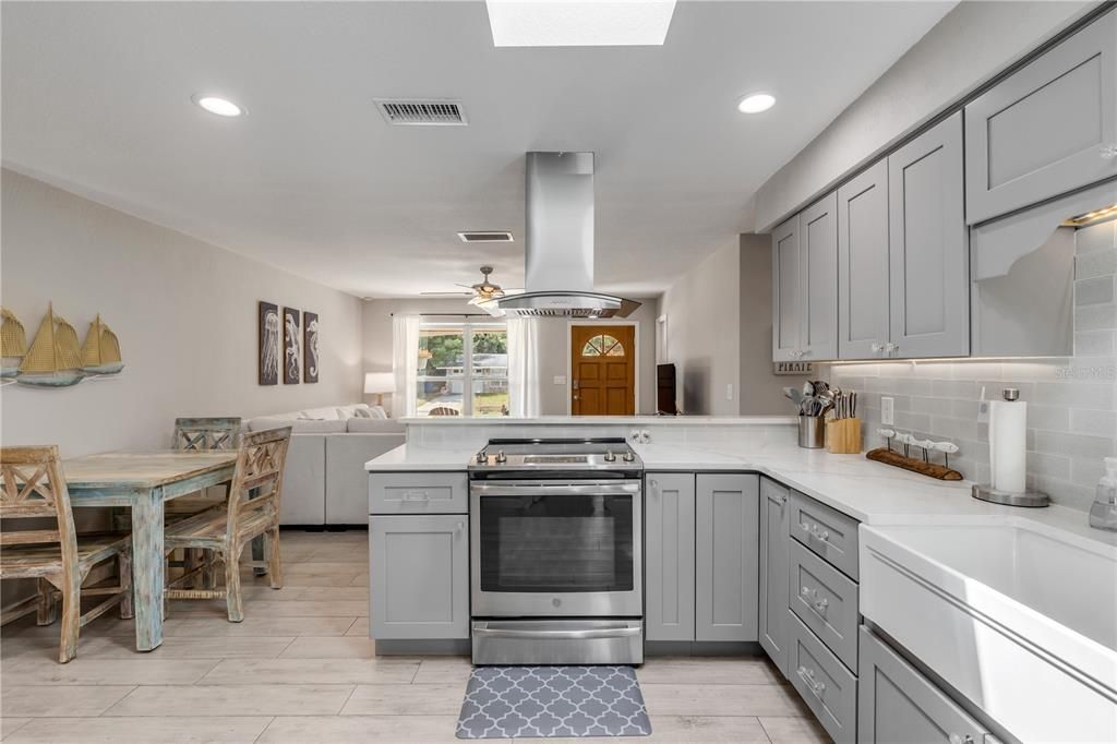Active With Contract: $819,900 (3 beds, 2 baths, 1479 Square Feet)