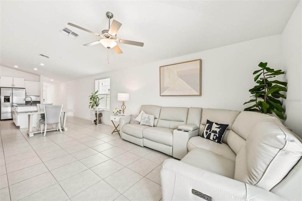 For Sale: $339,900 (3 beds, 2 baths, 1484 Square Feet)