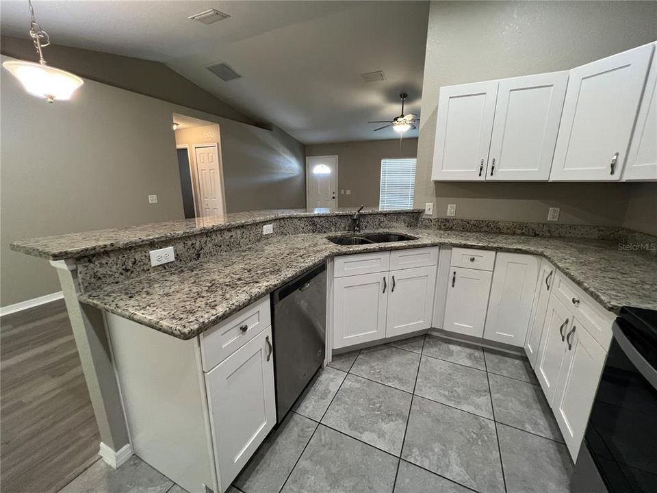 For Rent: $1,649 (3 beds, 2 baths, 1237 Square Feet)