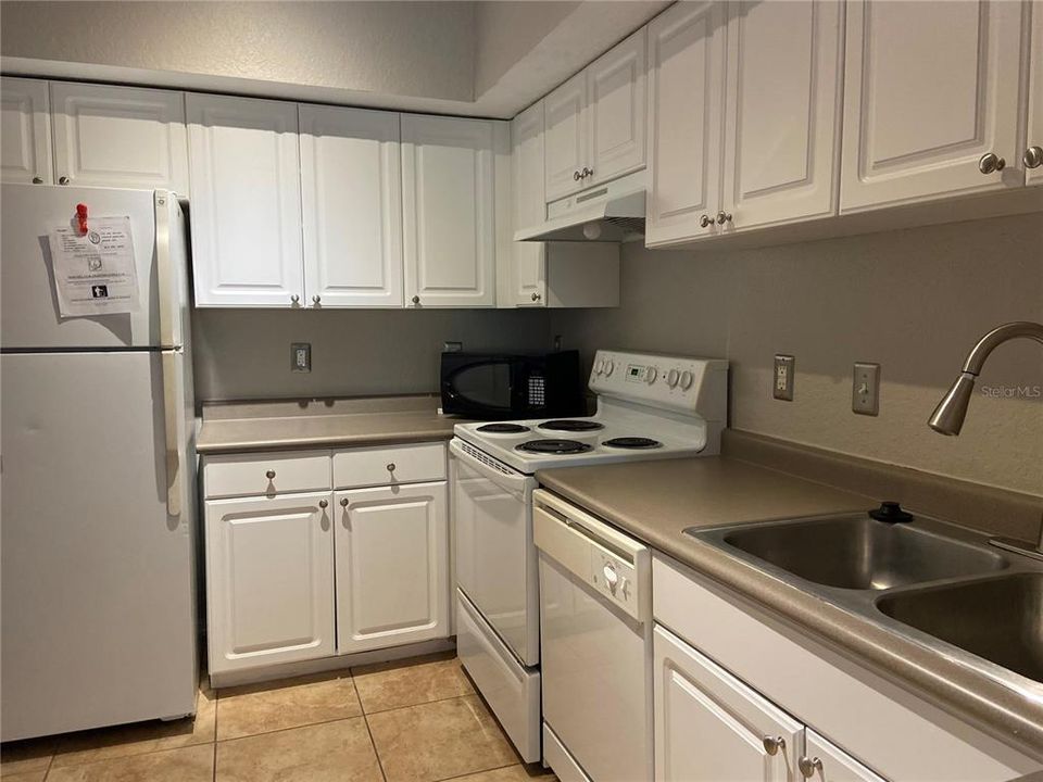 For Rent: $1,999 (1 beds, 1 baths, 791 Square Feet)