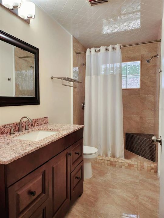 Active With Contract: $194,900 (2 beds, 1 baths, 1008 Square Feet)