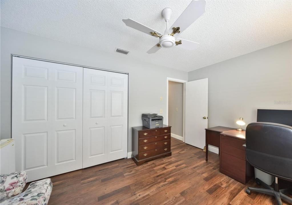 Active With Contract: $205,000 (2 beds, 2 baths, 1263 Square Feet)
