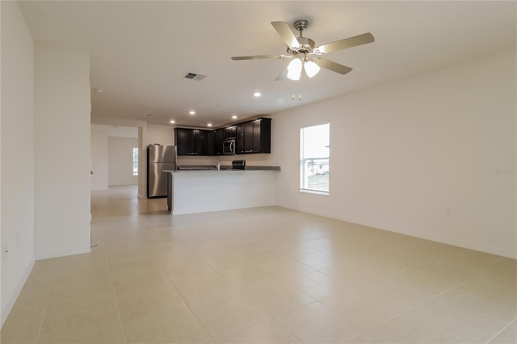 For Rent: $2,095 (4 beds, 2 baths, 1842 Square Feet)