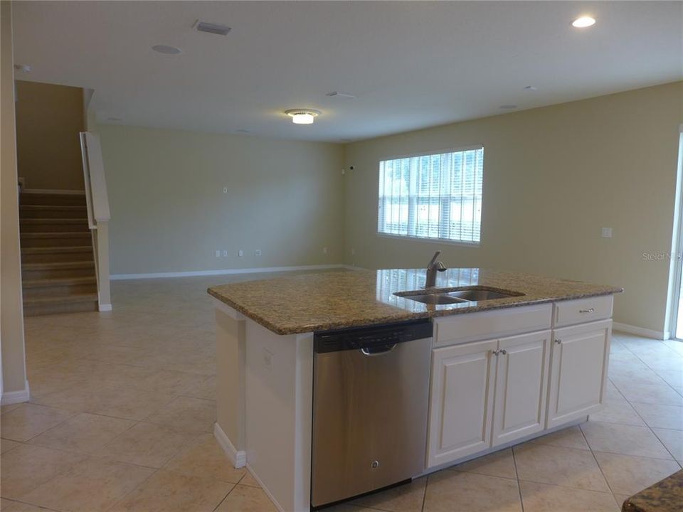 For Rent: $3,250 (4 beds, 3 baths, 3483 Square Feet)