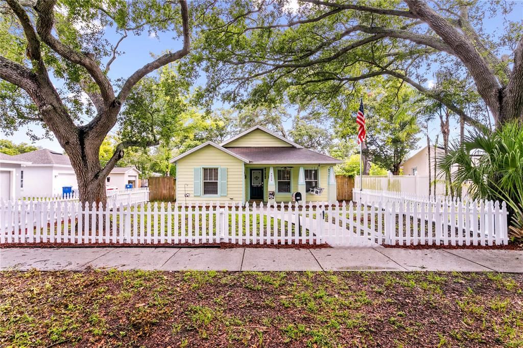 For Sale: $399,000 (3 beds, 2 baths, 1194 Square Feet)