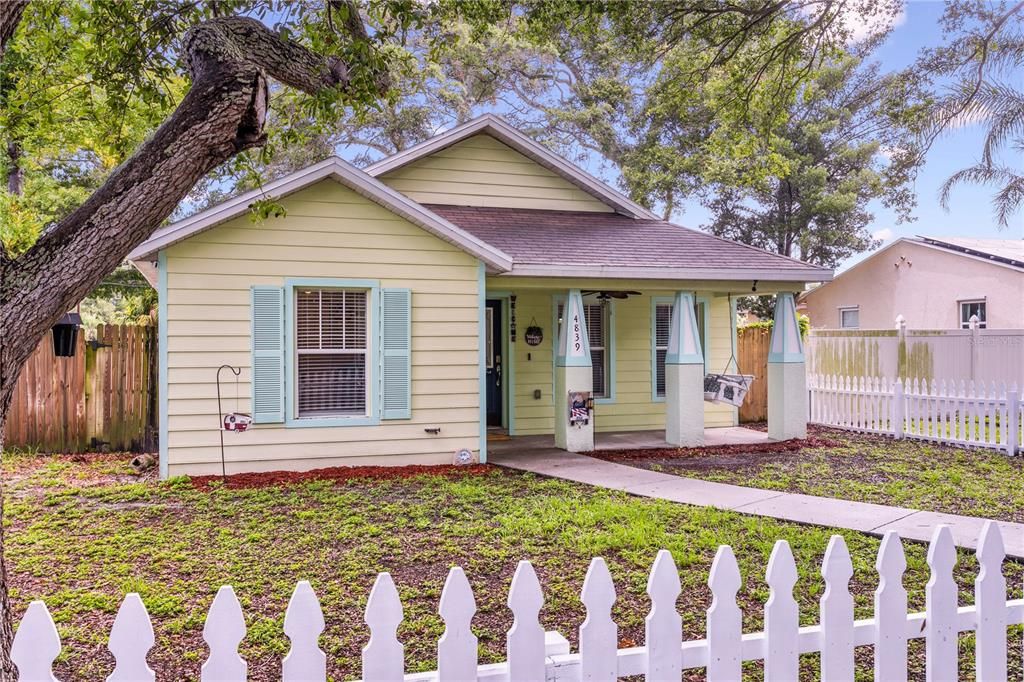 For Sale: $399,000 (3 beds, 2 baths, 1194 Square Feet)