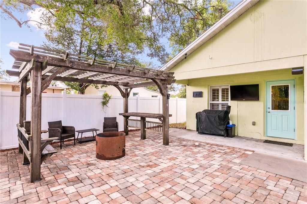 For Sale: $399,000 (3 beds, 2 baths, 1194 Square Feet)