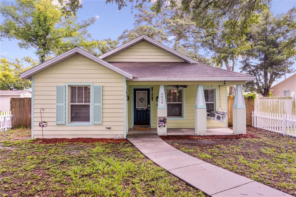 For Sale: $399,000 (3 beds, 2 baths, 1194 Square Feet)