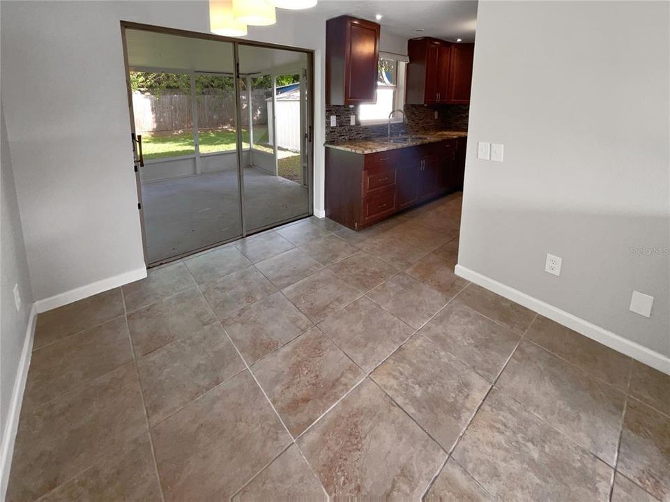 For Sale: $310,000 (3 beds, 1 baths, 941 Square Feet)