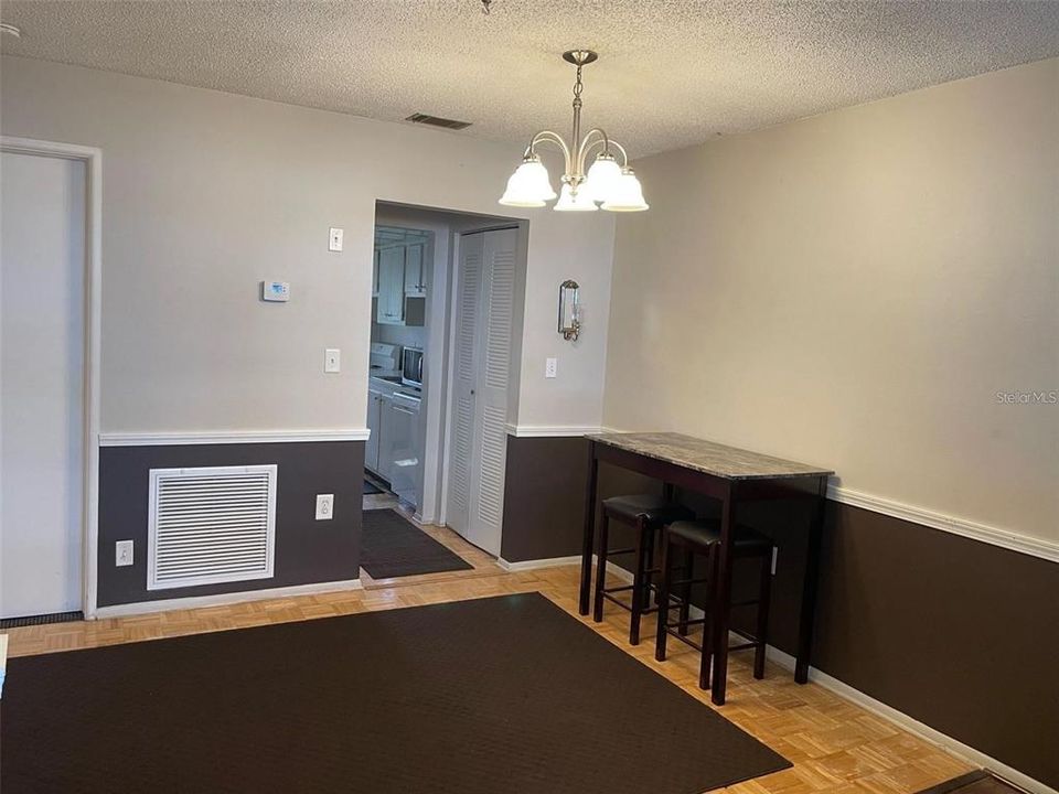 For Sale: $125,000 (1 beds, 1 baths, 680 Square Feet)