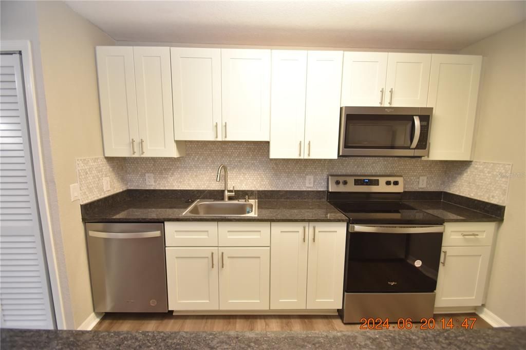 For Rent: $1,395 (1 beds, 1 baths, 700 Square Feet)