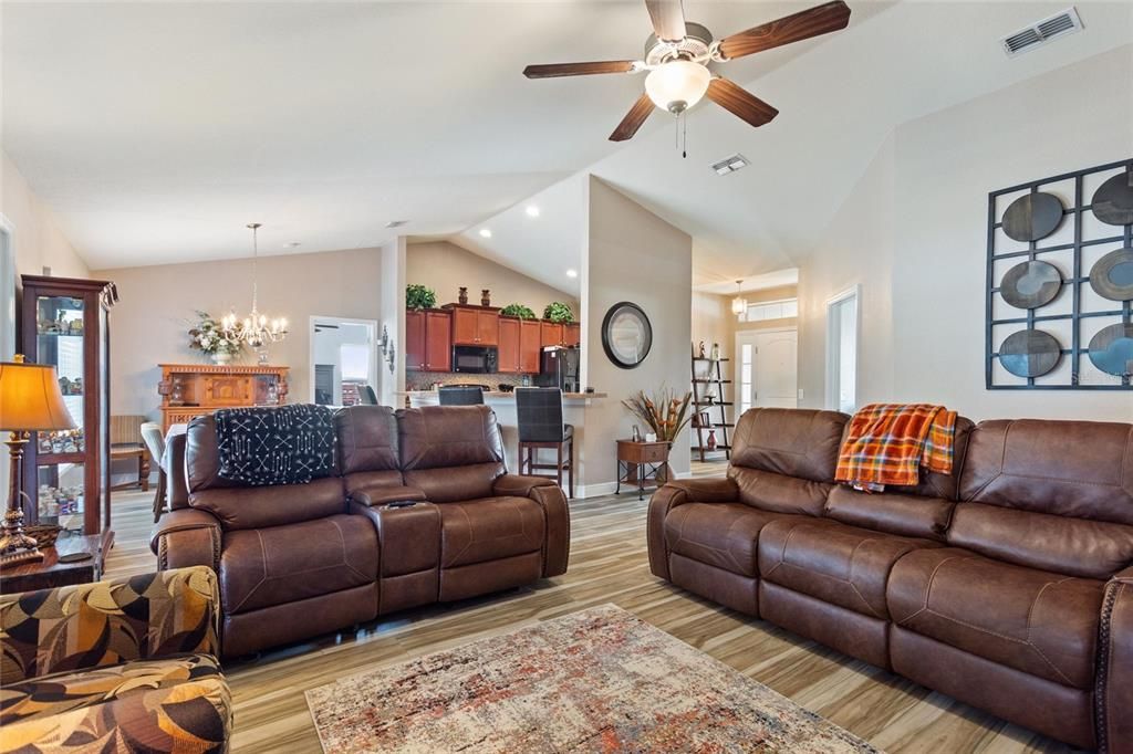 Active With Contract: $375,000 (4 beds, 2 baths, 1760 Square Feet)