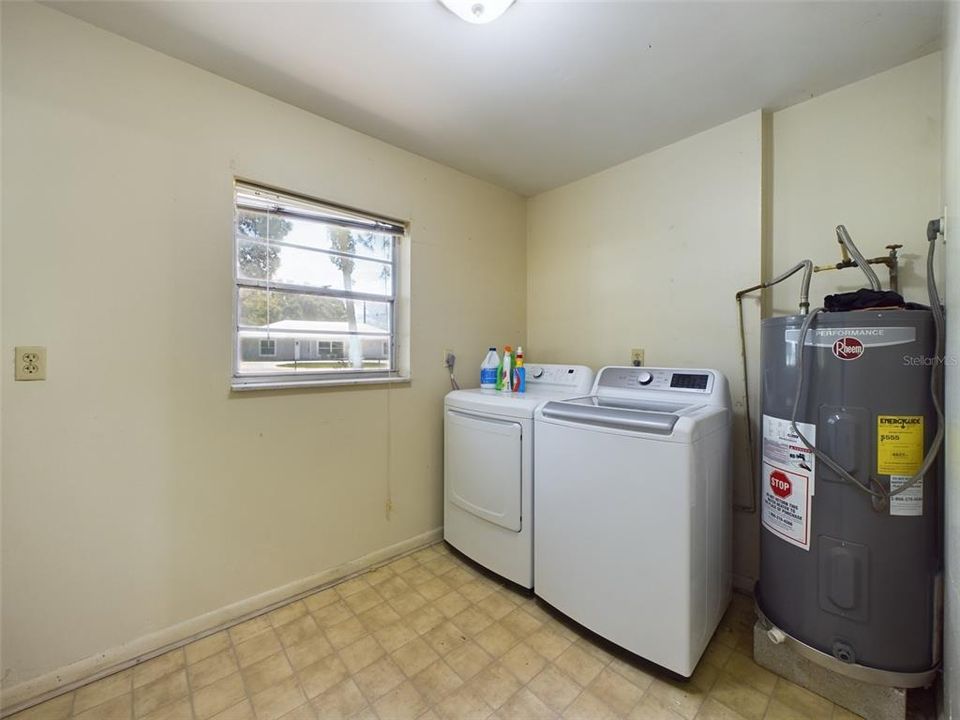 For Sale: $260,000 (3 beds, 2 baths, 1312 Square Feet)