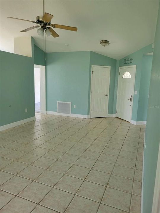 For Rent: $2,600 (3 beds, 2 baths, 1334 Square Feet)