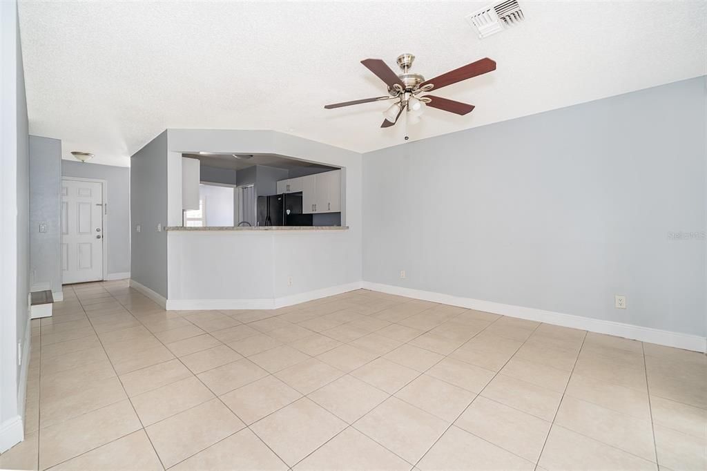 For Rent: $1,600 (2 beds, 2 baths, 1270 Square Feet)