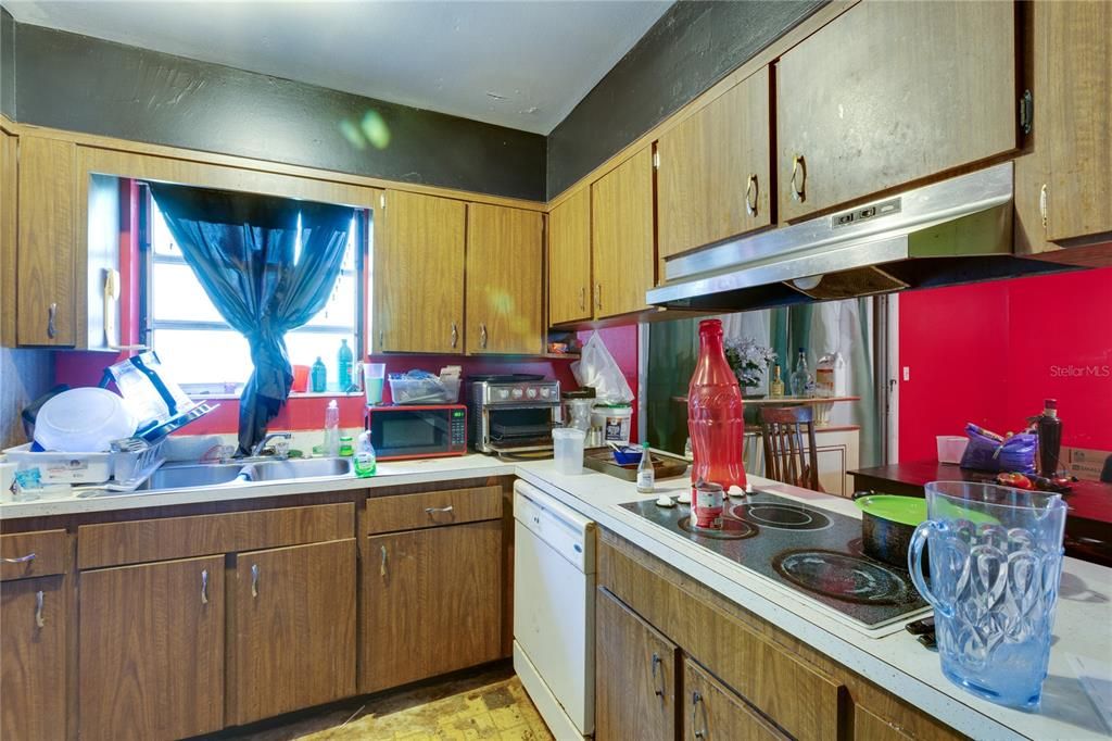 For Sale: $199,250 (4 beds, 2 baths, 1428 Square Feet)