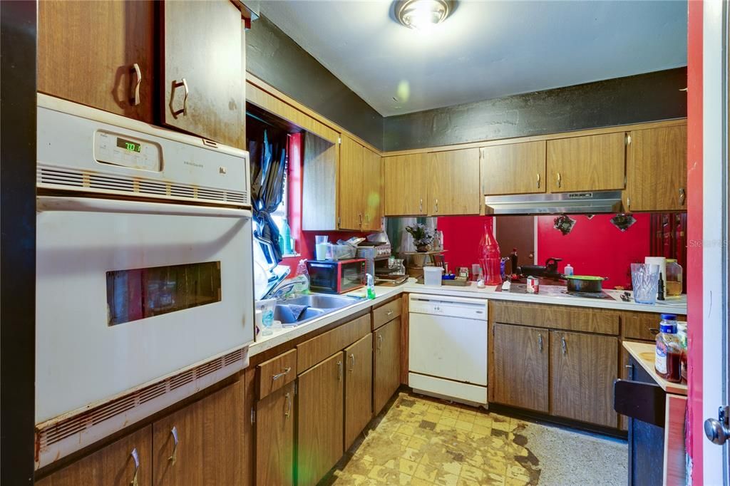 For Sale: $199,250 (4 beds, 2 baths, 1428 Square Feet)