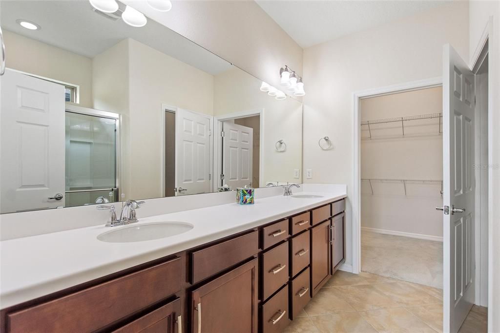 For Sale: $409,900 (2 beds, 2 baths, 1702 Square Feet)