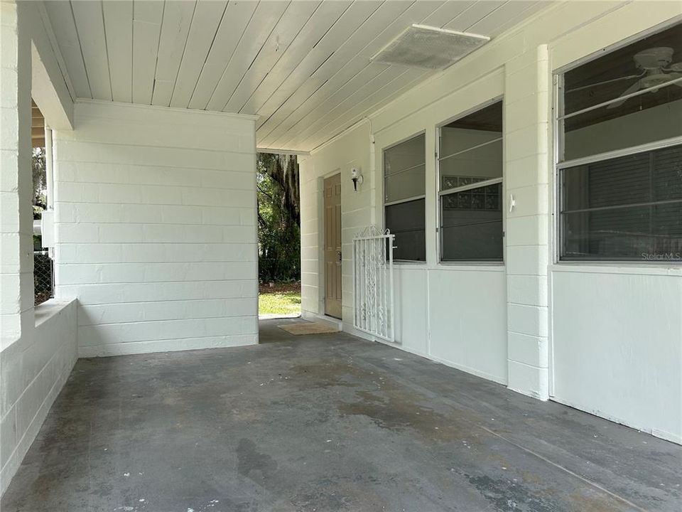 Active With Contract: $209,900 (2 beds, 1 baths, 999 Square Feet)