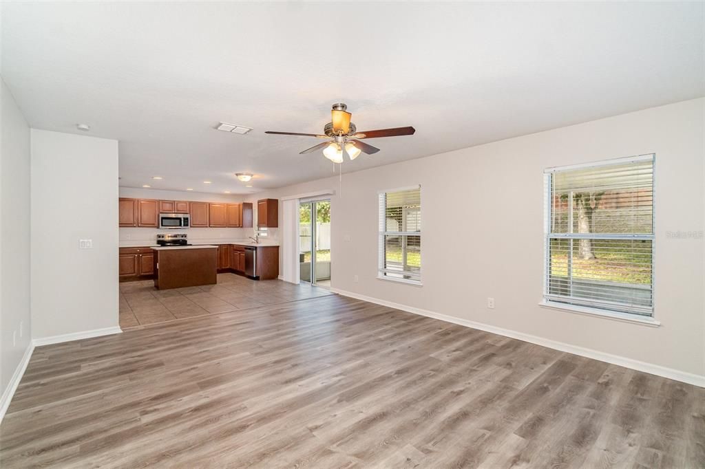 For Sale: $389,900 (3 beds, 2 baths, 1664 Square Feet)