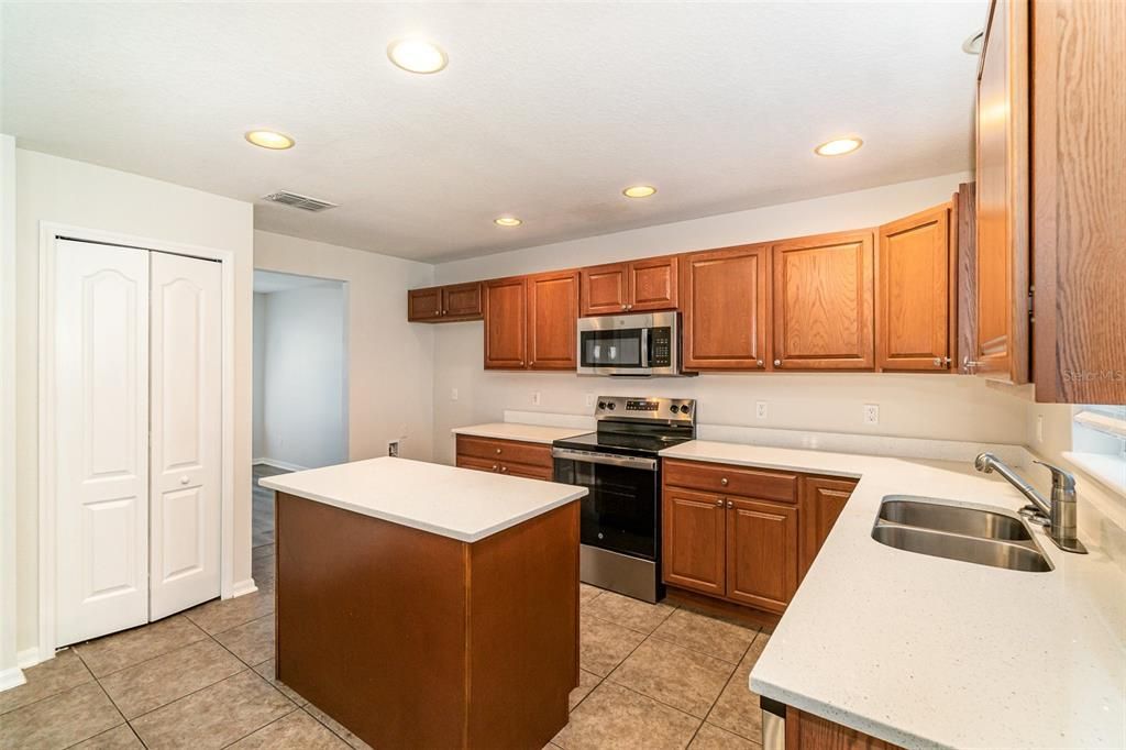 For Sale: $389,900 (3 beds, 2 baths, 1664 Square Feet)