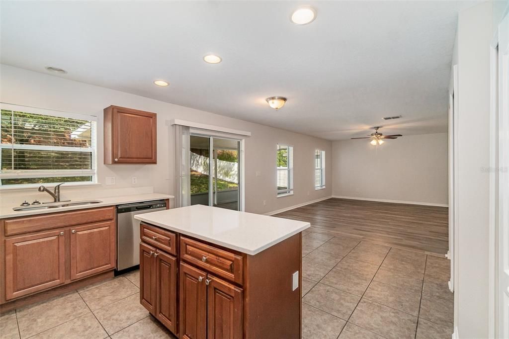 For Sale: $389,900 (3 beds, 2 baths, 1664 Square Feet)