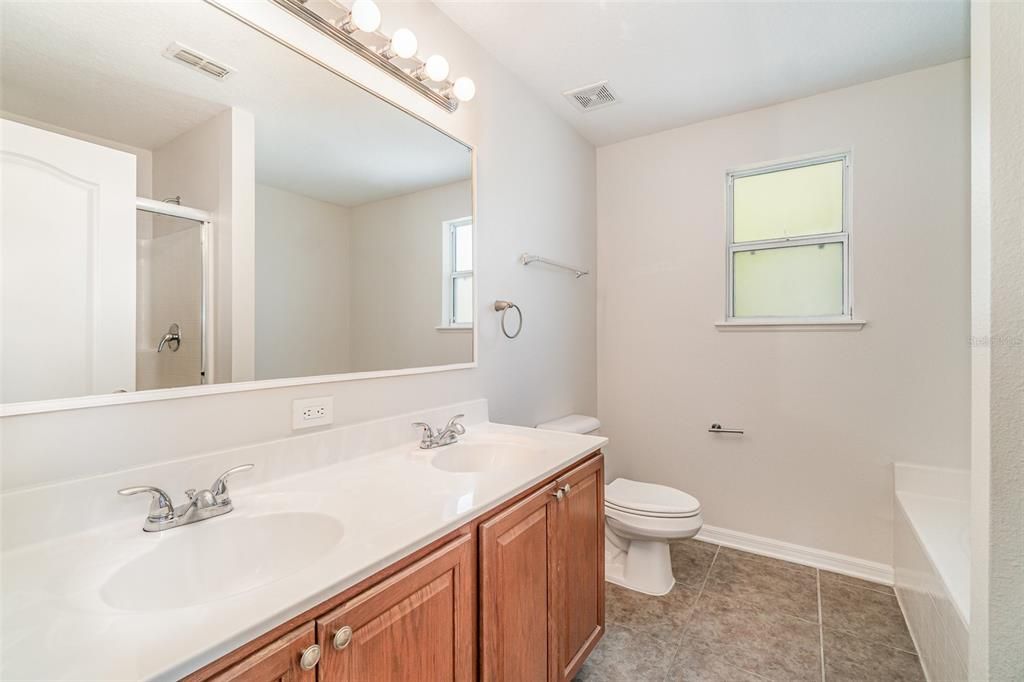 For Sale: $389,900 (3 beds, 2 baths, 1664 Square Feet)