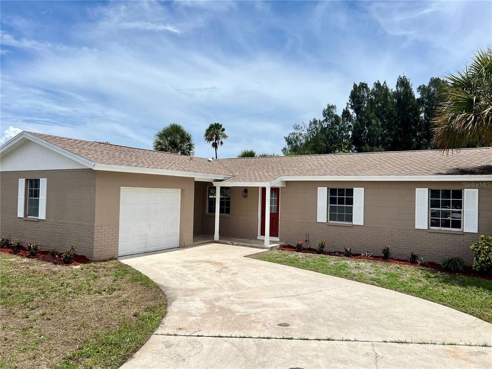 Active With Contract: $329,000 (3 beds, 2 baths, 1240 Square Feet)