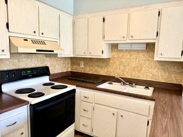 For Sale: $119,000 (1 beds, 1 baths, 550 Square Feet)