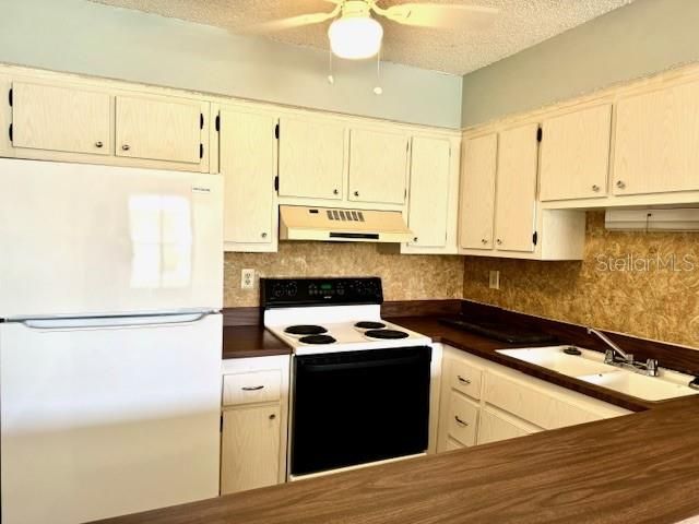 For Sale: $119,000 (1 beds, 1 baths, 550 Square Feet)