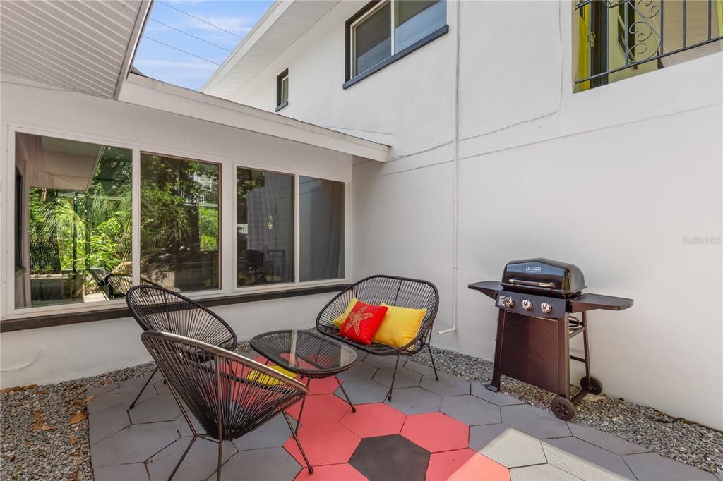 Outdoor Patio Area with Grill