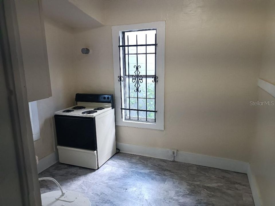 For Sale: $167,500 (3 beds, 1 baths, 869 Square Feet)