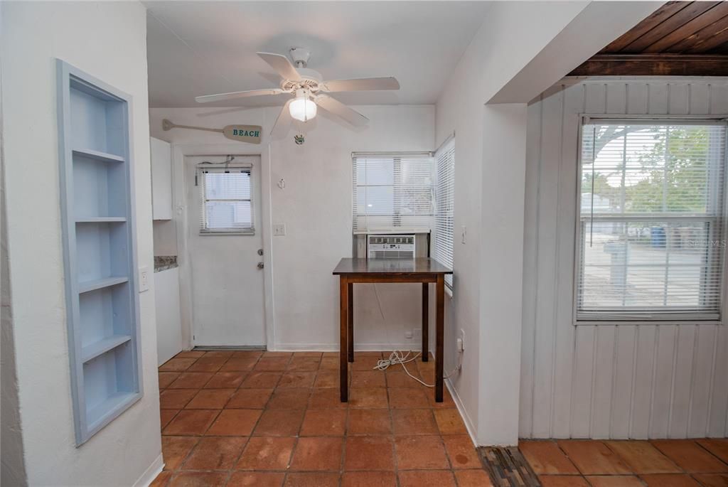 For Rent: $2,195 (1 beds, 1 baths, 670 Square Feet)