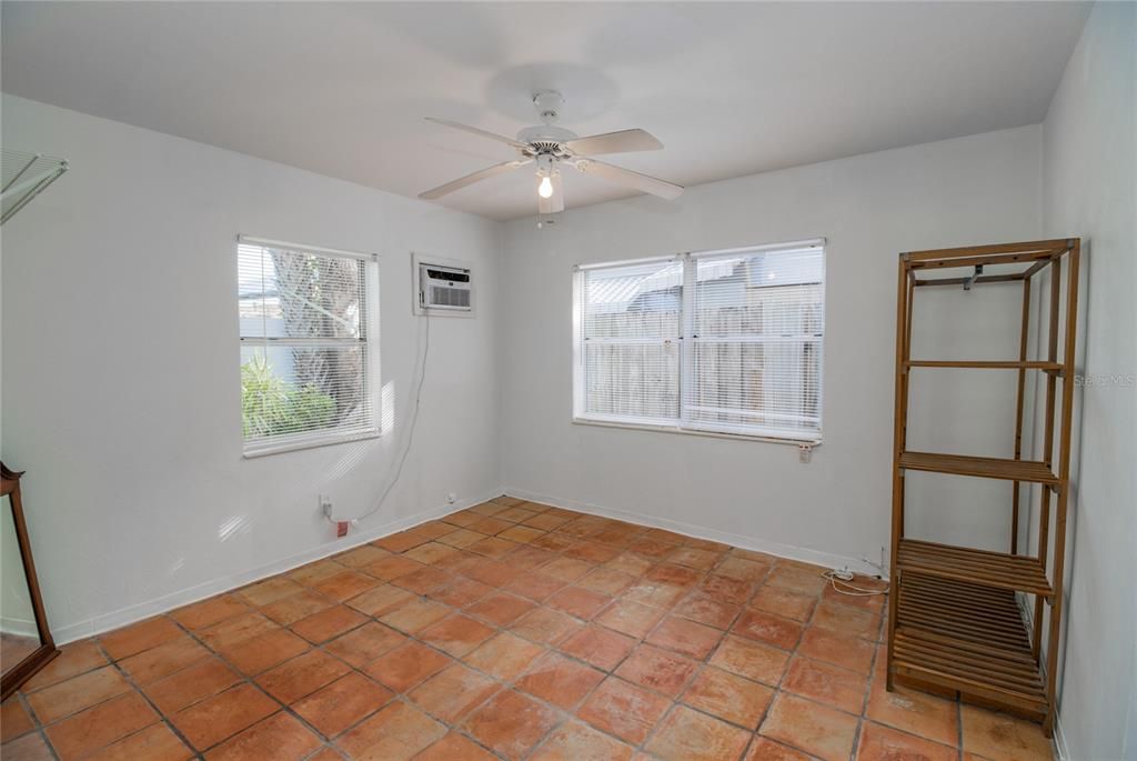 For Rent: $2,195 (1 beds, 1 baths, 670 Square Feet)