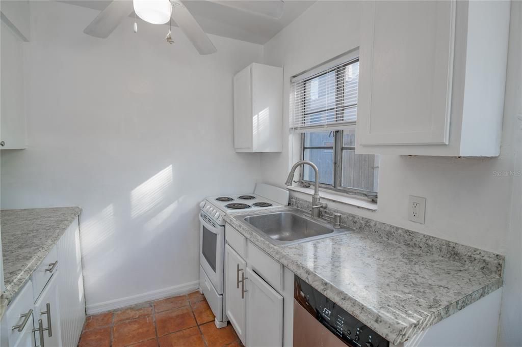 For Rent: $2,195 (1 beds, 1 baths, 670 Square Feet)