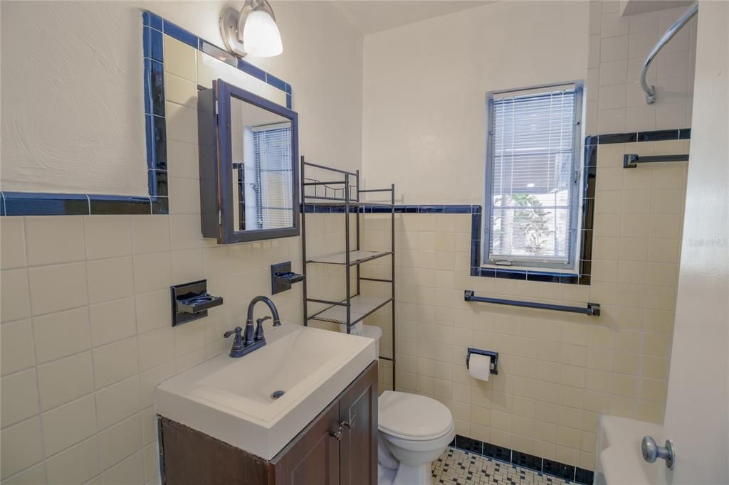 For Rent: $2,195 (1 beds, 1 baths, 670 Square Feet)