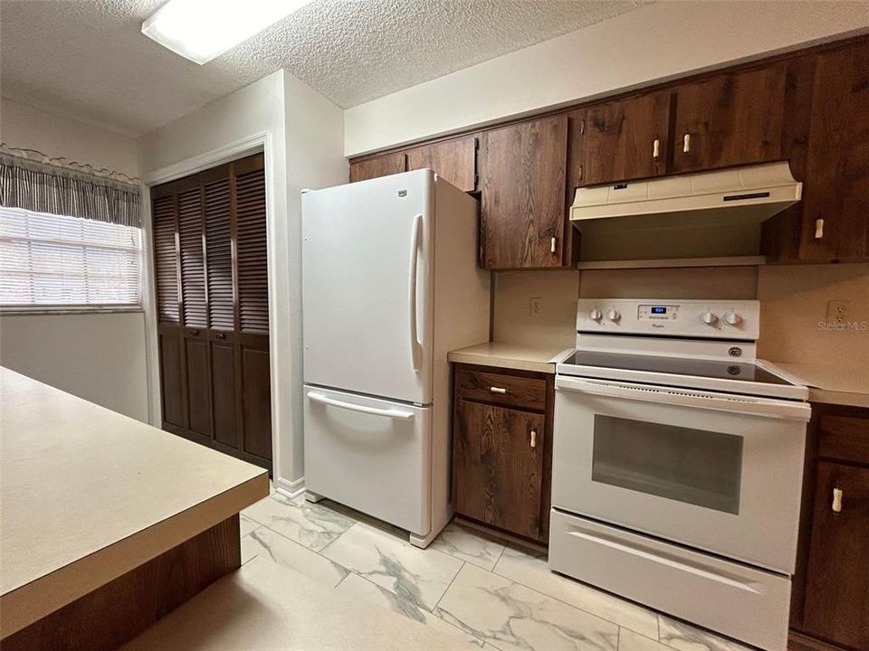 For Sale: $238,900 (2 beds, 2 baths, 1084 Square Feet)