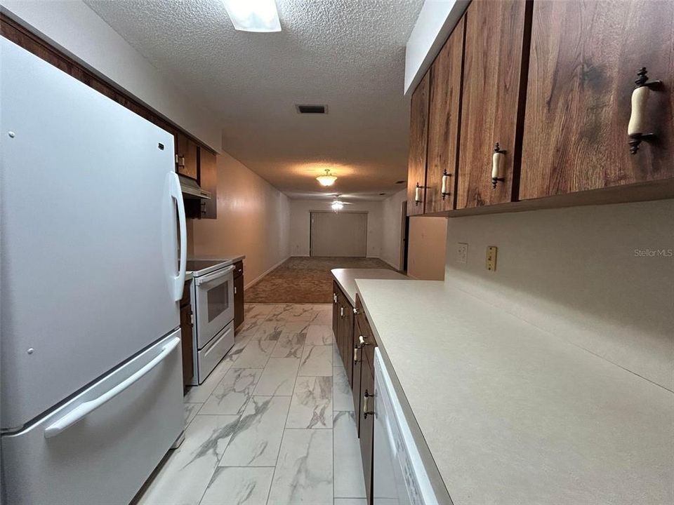 For Sale: $238,900 (2 beds, 2 baths, 1084 Square Feet)