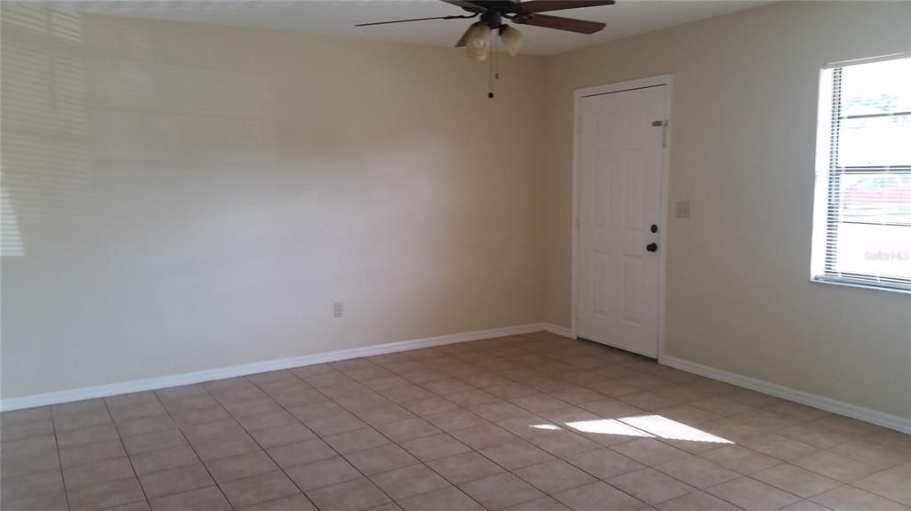 For Rent: $1,650 (2 beds, 1 baths, 836 Square Feet)