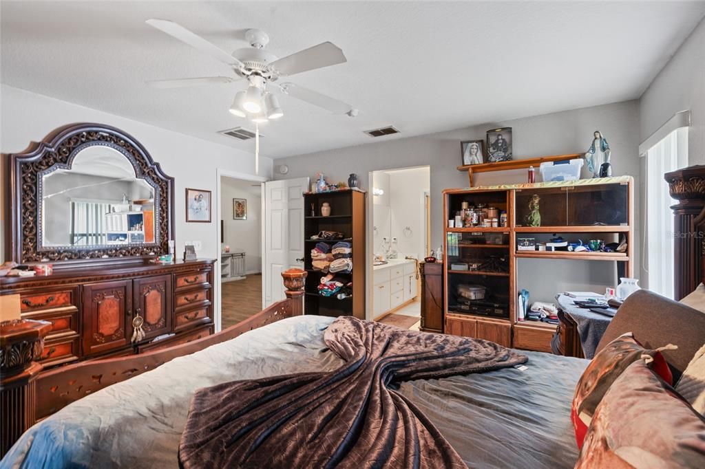 For Sale: $225,000 (2 beds, 2 baths, 1244 Square Feet)