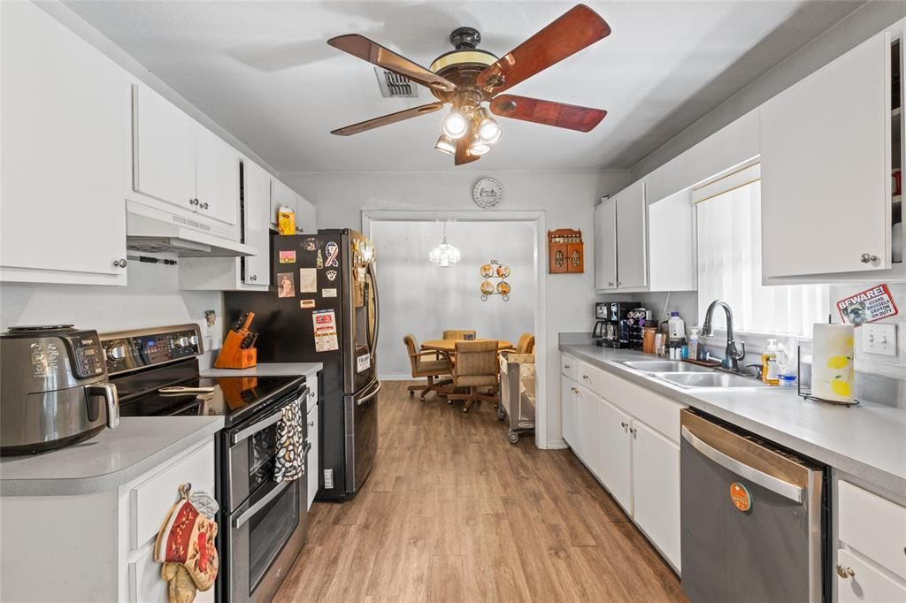 For Sale: $225,000 (2 beds, 2 baths, 1244 Square Feet)
