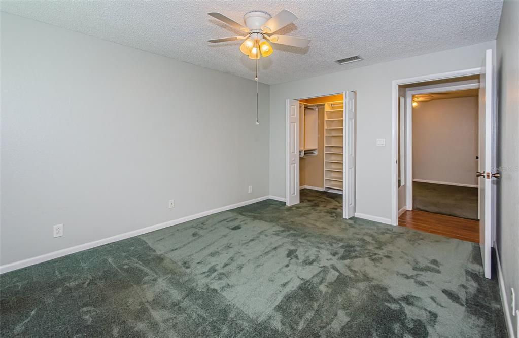 For Sale: $194,900 (2 beds, 1 baths, 1085 Square Feet)