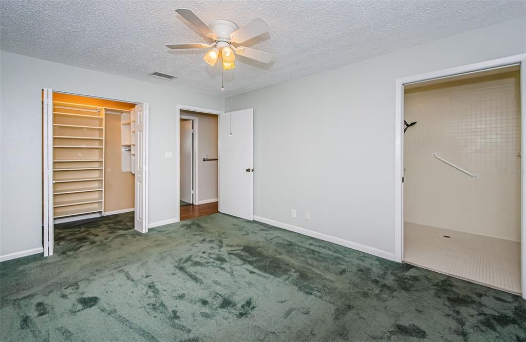 For Sale: $194,900 (2 beds, 1 baths, 1085 Square Feet)